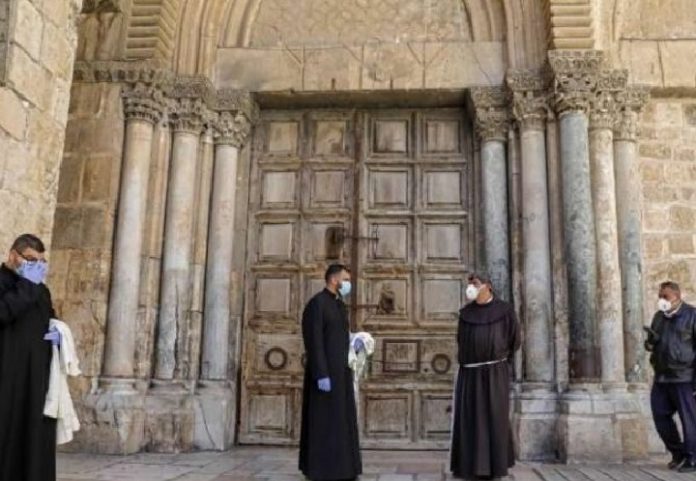 “El Santo Sepulcro de Jerusalén Al-Quds Cerrado en Pascua por primera vez desde la Peste Negra en 1349”