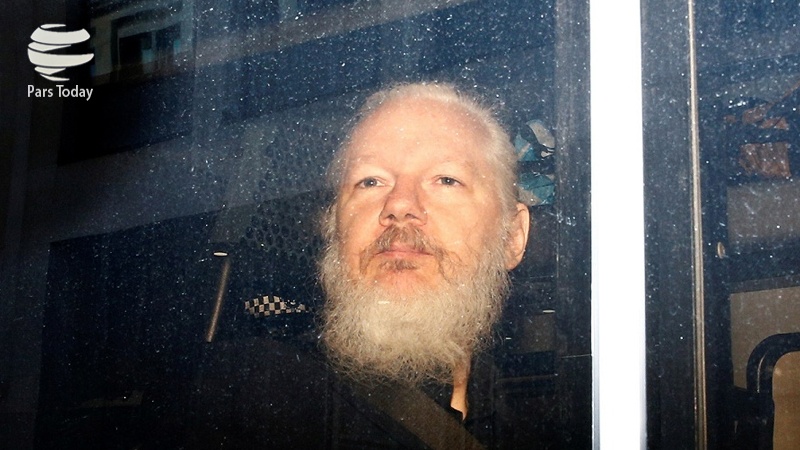 L’appello dell’avvocata di Assange: «Liberatelo, rischia la vita»
