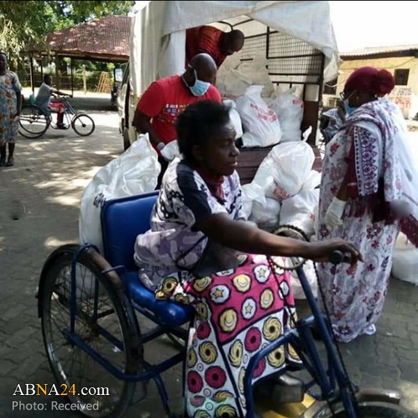Photos: Volunteers of "Who is Hussein?" organisation provide humanitarian aid to needy people in Mombasa, Kenya
