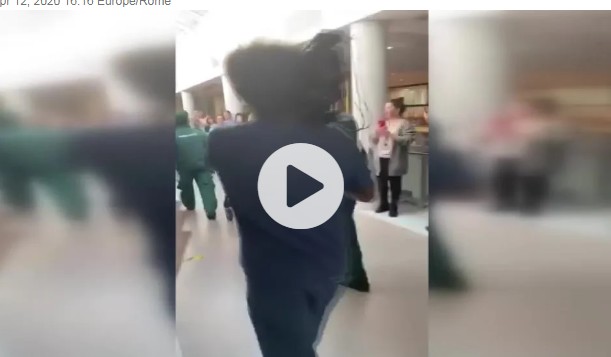 (VIDEO) Londra, Johnson esce l'ospedale