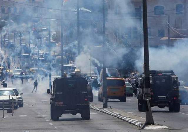 إصابة 3 فلسطينيين بينهم رضيعان خلال مواجهات مع العدو جنوب المسجد الأقصى