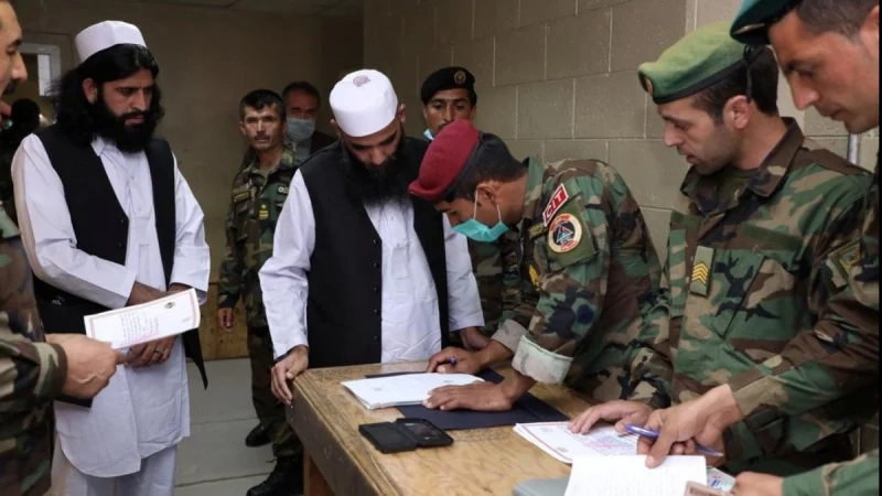 Afghanische Regierung, Taliban tauschen Gefangene aus