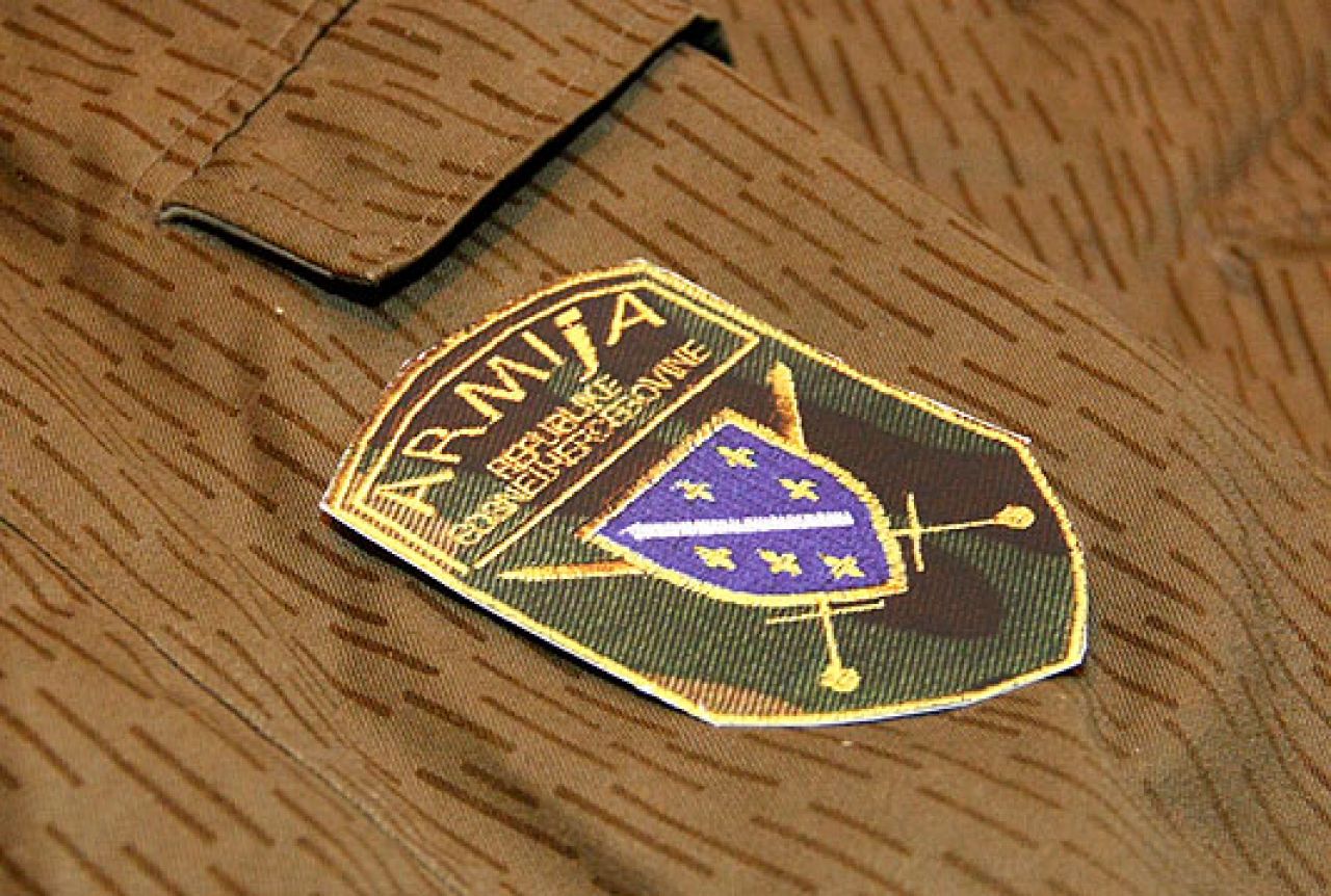 Odata počast šehidima, poginulim i umrlim pripadnicima Armije RBiH