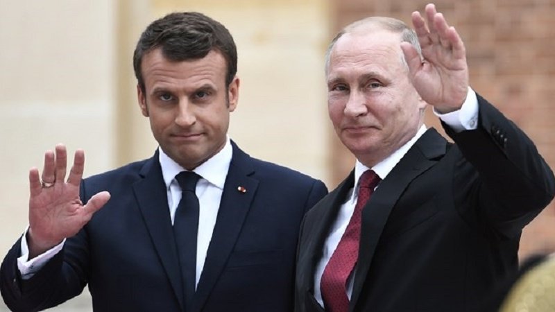 Макрон ищет поддержки у Путина для глобального прекращения огня