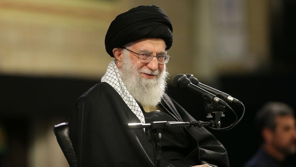قائد الثورة الاسلامية يبلغ تحياته الى افراد الجيش الايراني الوطني
