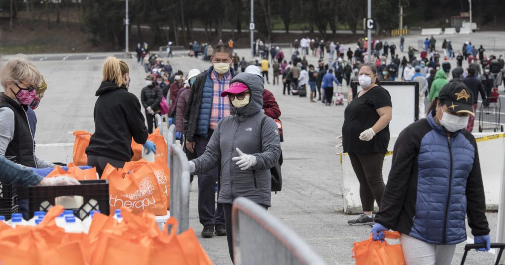  Face à une demande inédite, les banques alimentaires américaines sur tous les fronts