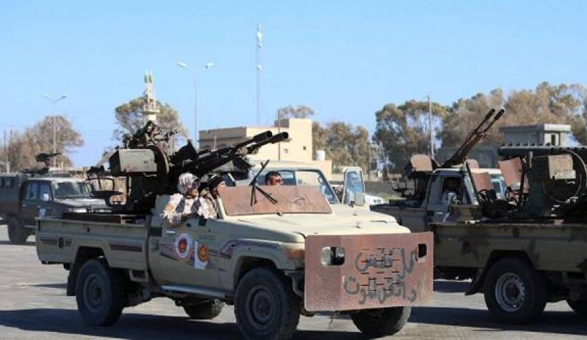 قوات الوفاق تقتحم معسكرا في ترهونة وتأسر 12 من الجيش وتطالب الباقين بإلقاء السلاح