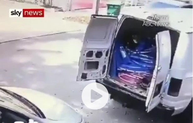 کالوں کی انسانیت بھی گوارا نہیں امریکی پولیس کو۔ ویڈیو