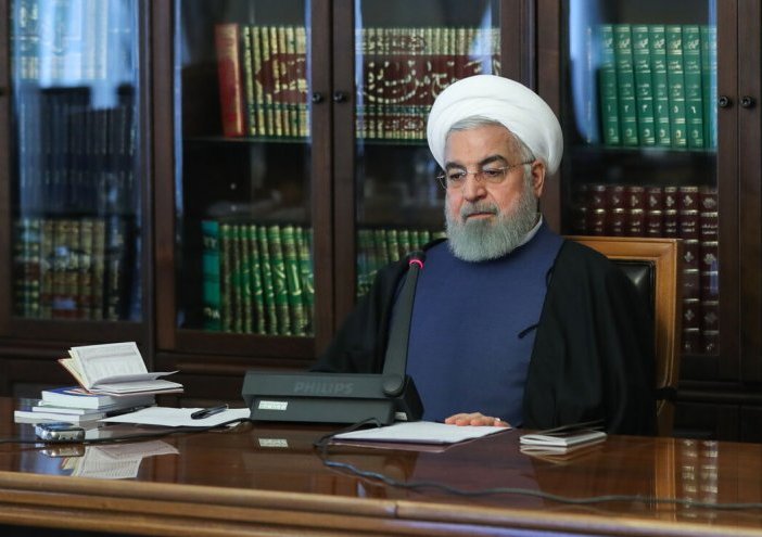 الرئيس روحاني: على وزارة الصحة تحديد شروط العمل للأعمال متوسطة الخطورة