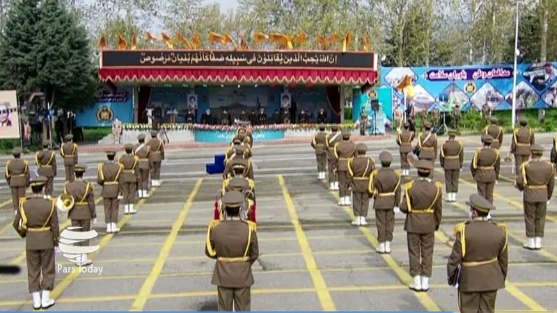 伊朗军队国家各地举行“服务式阅兵”