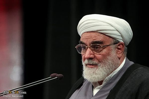 Iranian senior cleric: Looters ruling in US