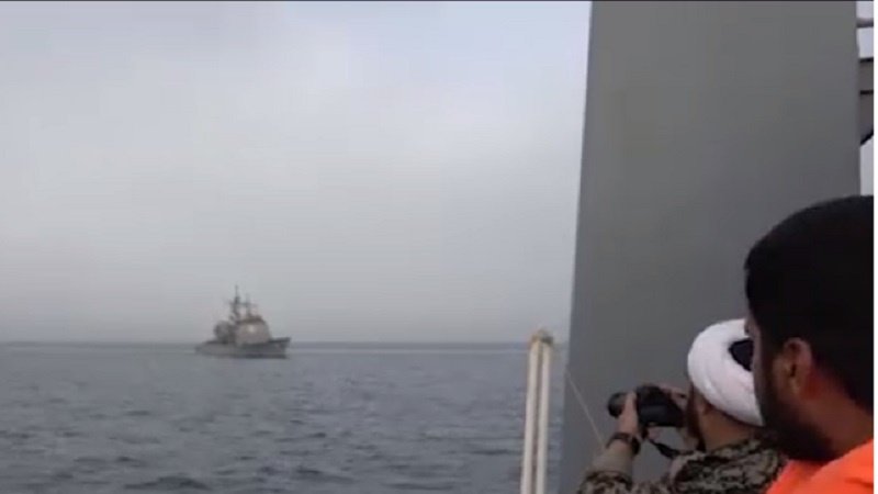イラン革命防衛隊が、ペルシャ湾での米艦艇追跡の様子を公開（動画）