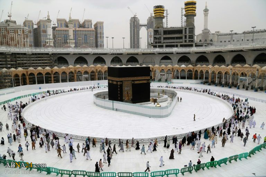 Saudi King approves holding prayers at Mecca, Medina mosques