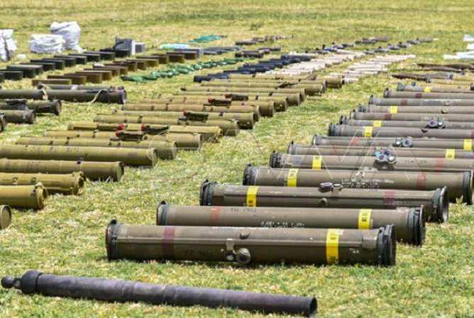 العثور على أسلحة وذخائر بينها صواريخ أمريكية خلفها التكفيريون في سوريا