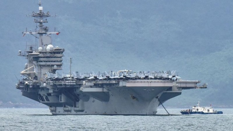Коронавирус распространился на 26 военных кораблях США