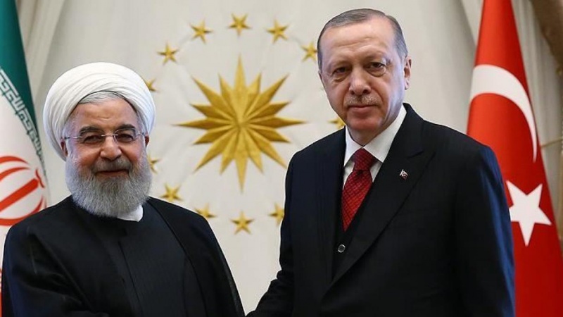 イランとトルコの大統領が電話会談、両国間の貿易継続を強調