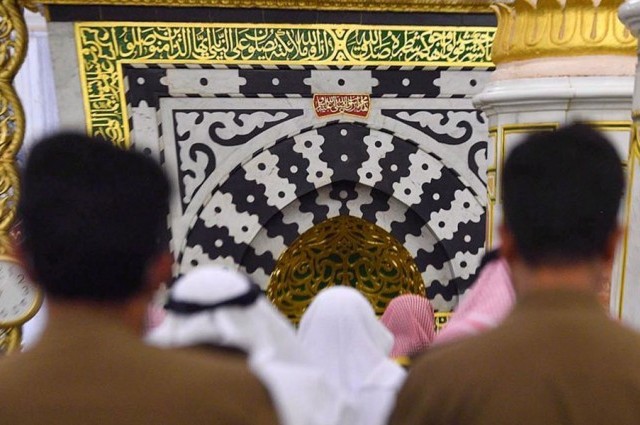 صلاة تراويح بالمسجد النبوي وسط إجراءات مشددة ضد كورونا