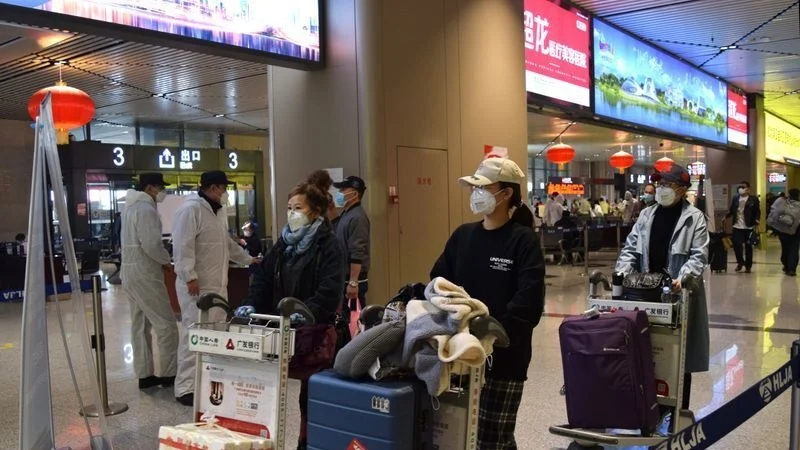  第二次冠状病毒爆发使这座中国千万人口城市严阵以待