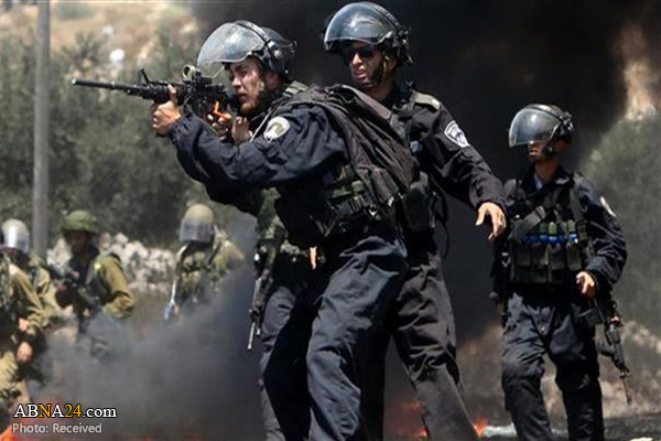 Israeli forces seriously injure Palestinian worker abduct one near Jenin
