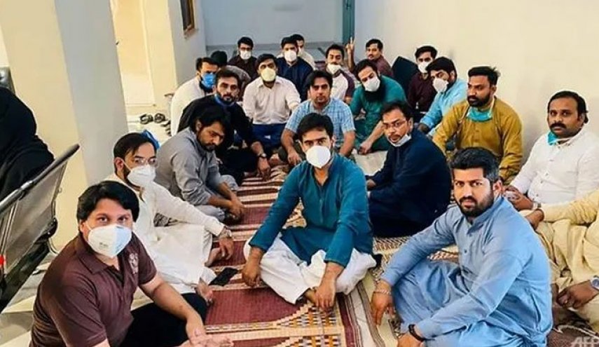 أطباء يضربون عن الطعام في باكستان احتجاجا على نقص مستلزمات الوقاية من كورونا