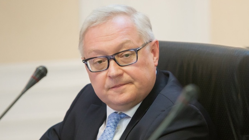 Рябков: Москва призывает и США и Иран к сдержанности