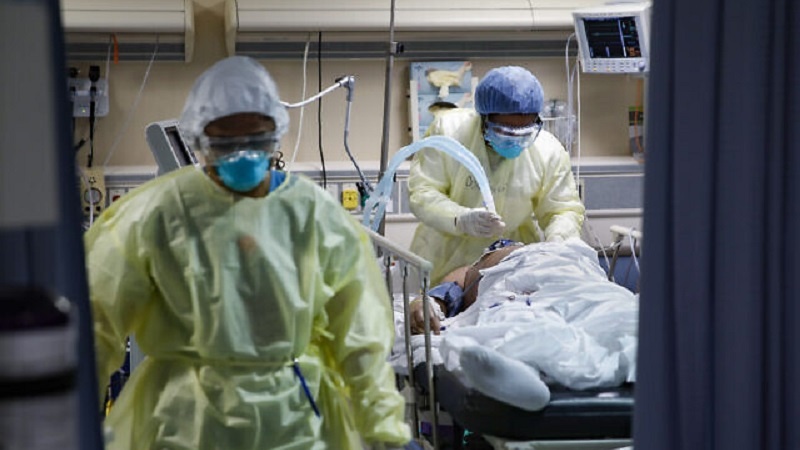 アメリカ人看護士が、新型コロナ検査を４回断られた末に死亡