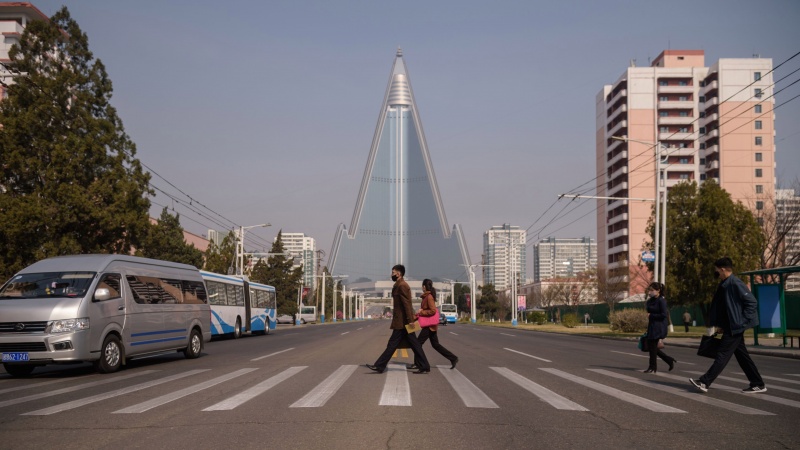 Жители Пхеньяна сметают полки магазинов на фоне слухов о смерти Ына