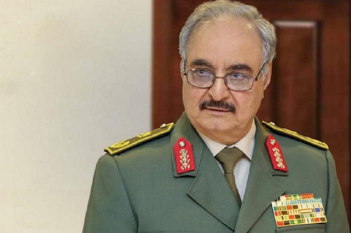 حفتر يخلط الأوراق مجددا في ليبيا وخصومه يصفون ما قام به بـ"المسرحية الهزلية"