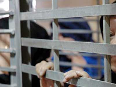 الاحتلال الاسرائيلي يمنع أسيرات فلسطينيات من الاتصال بعوائلهن
