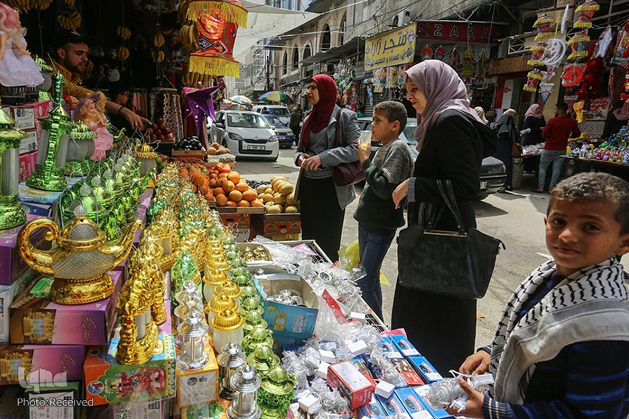 Shirin AzumiA Wurin Mutanen Gaza / Photos