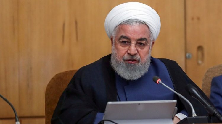 الرئيس روحاني يعرب عن ارتياحه لانخفاض مؤشر الاصابات بفيروس كورونا في ايران