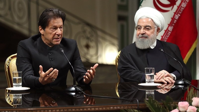 イランとパキスタンの首脳が電話会談、両国関係の発展を強調