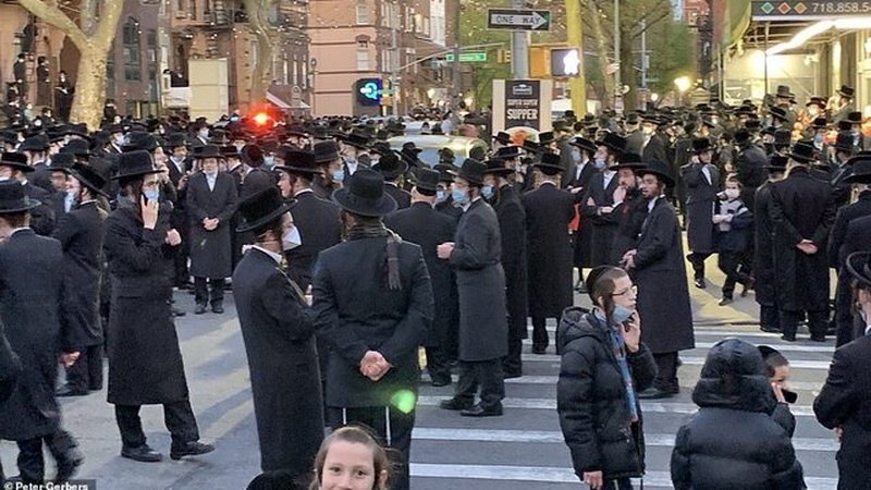 Мэр Нью-Йорка угрожает арестовать евреев, нарушающих коронавирусные правила