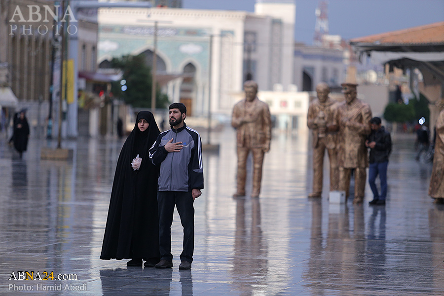 تقرير مصور / زوار السيدة المعصومة (ع) يتلهفون شوقا من وراء الجدران لزيارتها
