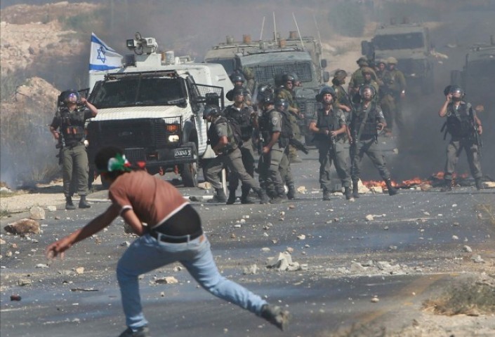 إصابة شابين فلسطينيين برصاص قوات العدو الصهيوني جنوب قلقيلية
