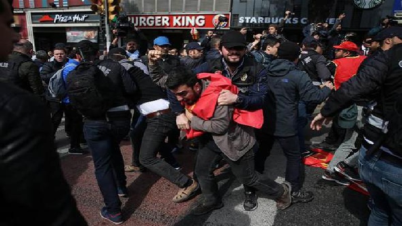 Turchia, corteo a Istanbul: 15 arresti