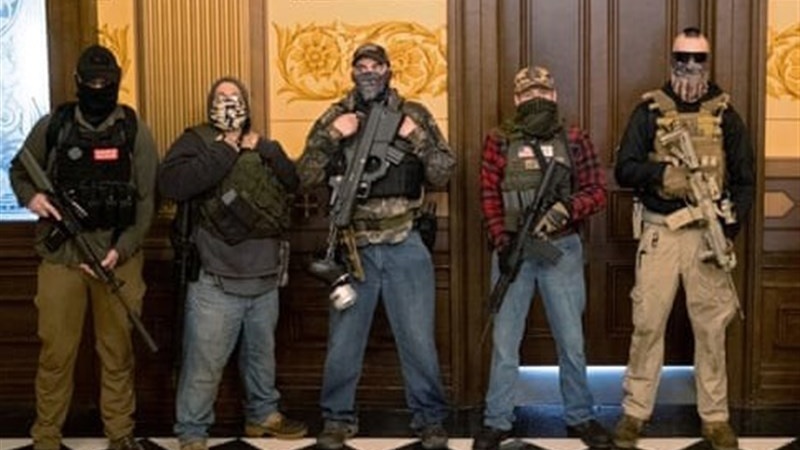Demonstran Bersenjata Geruduk Gedung Parlemen AS di Michigan