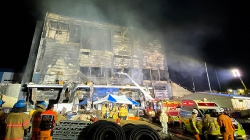 韓国での倉庫火災現場の捜索終了、死者は３８人