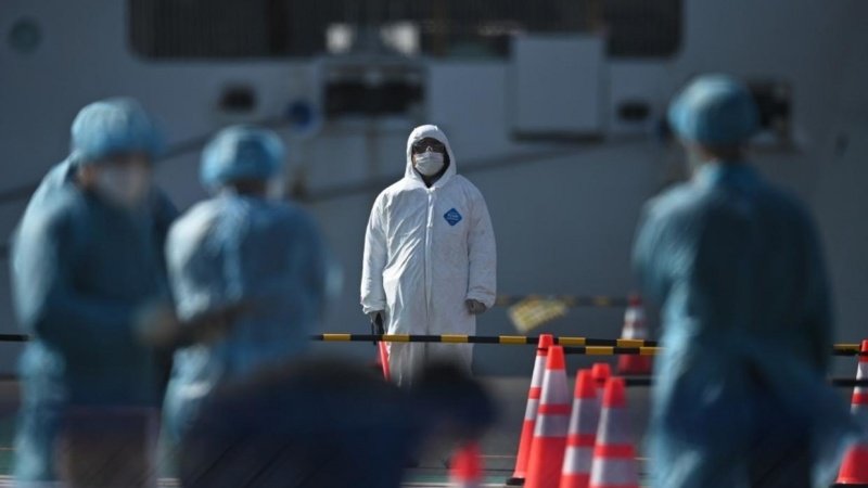 Американский врач: Правительство не блокировало вовремя рейсы из Европы