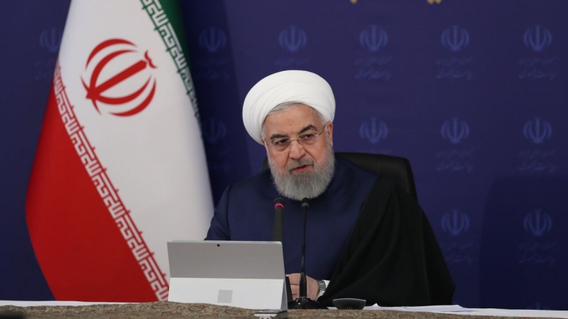 イラン大統領、医療従事者と生産者に感謝