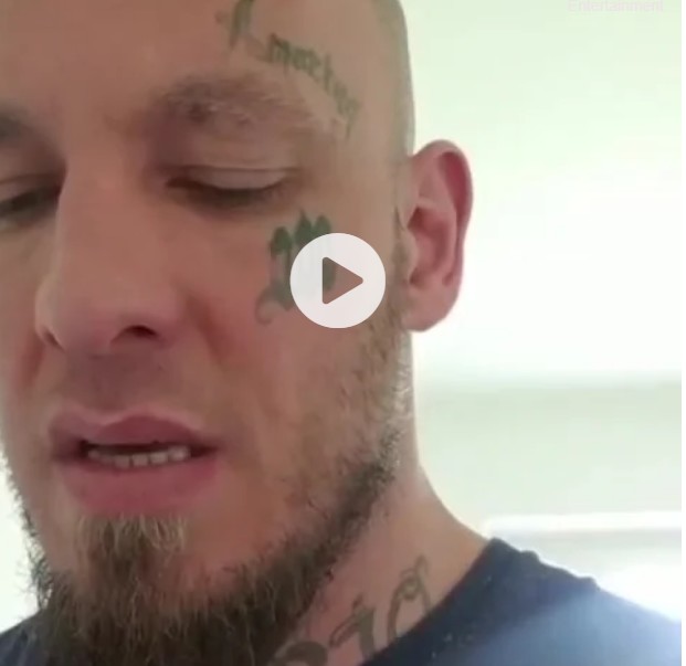 مشہور ریسلر اوٹ مشرف بہ اسلام، سورۂ حمد کی تلاوت سے سوشل میڈیا پر تہلکہ + ویڈیوز