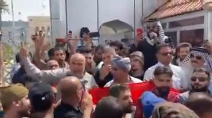 متظاهرون في واسط يطالبون بـ ’’إسقاط النظام’’ ويعلنون ’’سقوط’’ حكومة المحافظة 