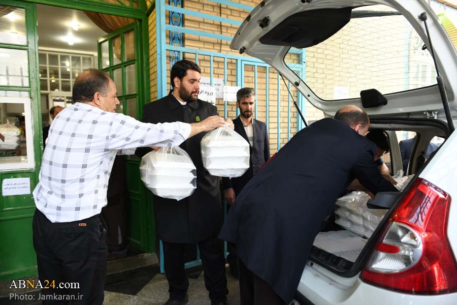 تقرير مصور / توزيع وجبات الافطار في مسجد جمكران بقم المقدسة