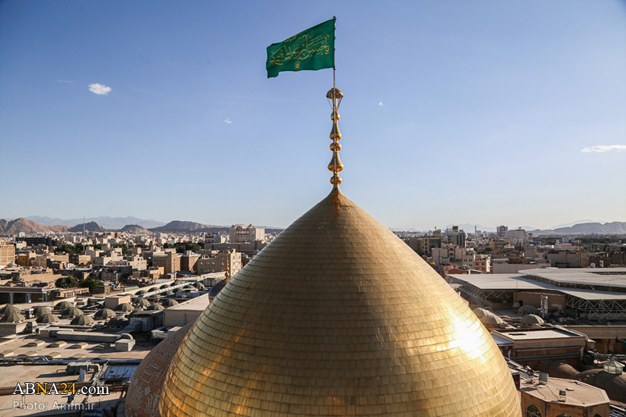 تقرير مصور / استبدال راية قبة السيدة المعصومة (ع) بمناسبة ولادة الامام الحسن(ع)