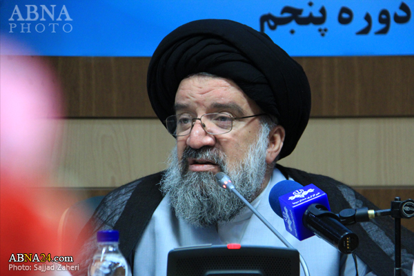 آية الله خاتمي: هناك آيات قرآنية كثيرة تنوه الى اغاثة الملهوفين