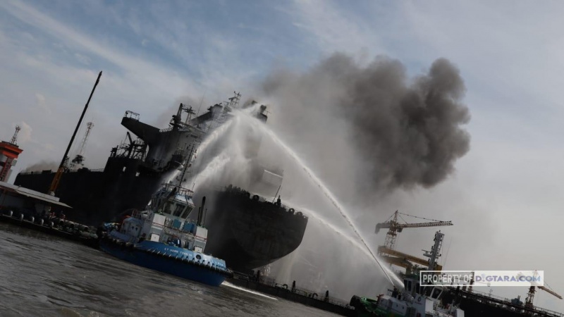 Kapal Tanker di Medan Terbakar, Seorang Tewas