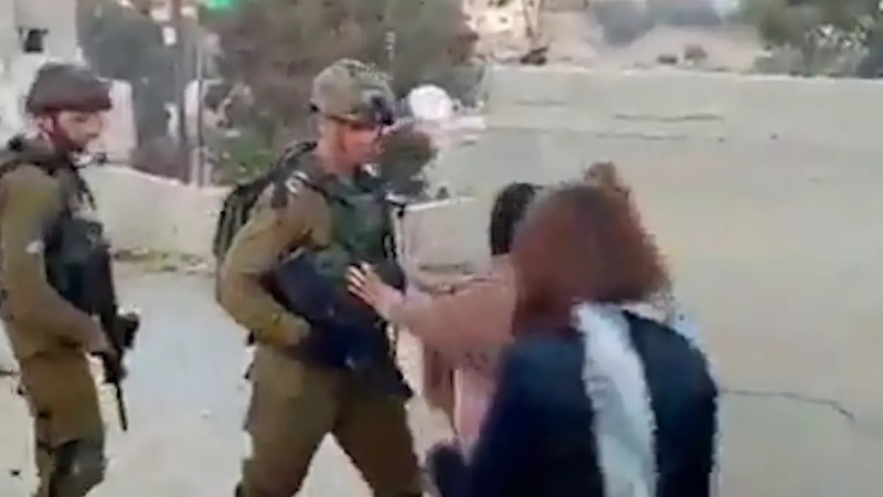 Giovane palestinese gravemente ferito dai soldati sionisti