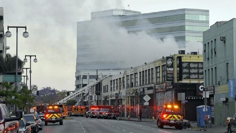 米ロサンゼルスで爆発後に火災、消防士１１人が負傷