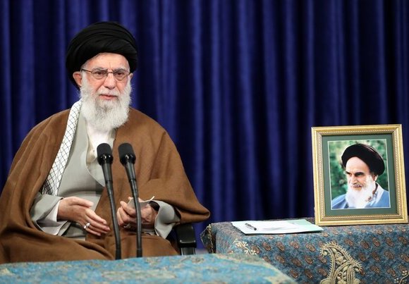 قائد الثورة الاسلامية يستقبل ممثلي الاتحادات الجامعية عبر دائرة تلفزيونية مغلقة