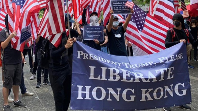 Cina, tafferugli nel parlamentino Hong Kong